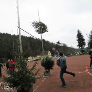 Wenn (Weihnachts-) Bäume fliegen lernen - Knutfest in Weidenthal