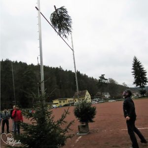Wenn (Weihnachts-) Bäume fliegen lernen - Knutfest in Weidenthal